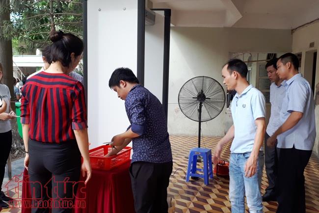 Kiểm tra bút, thẻ ATM, thắt lưng của thí sinh thi tiếng Hàn đi xuất khẩu lao động ảnh 1